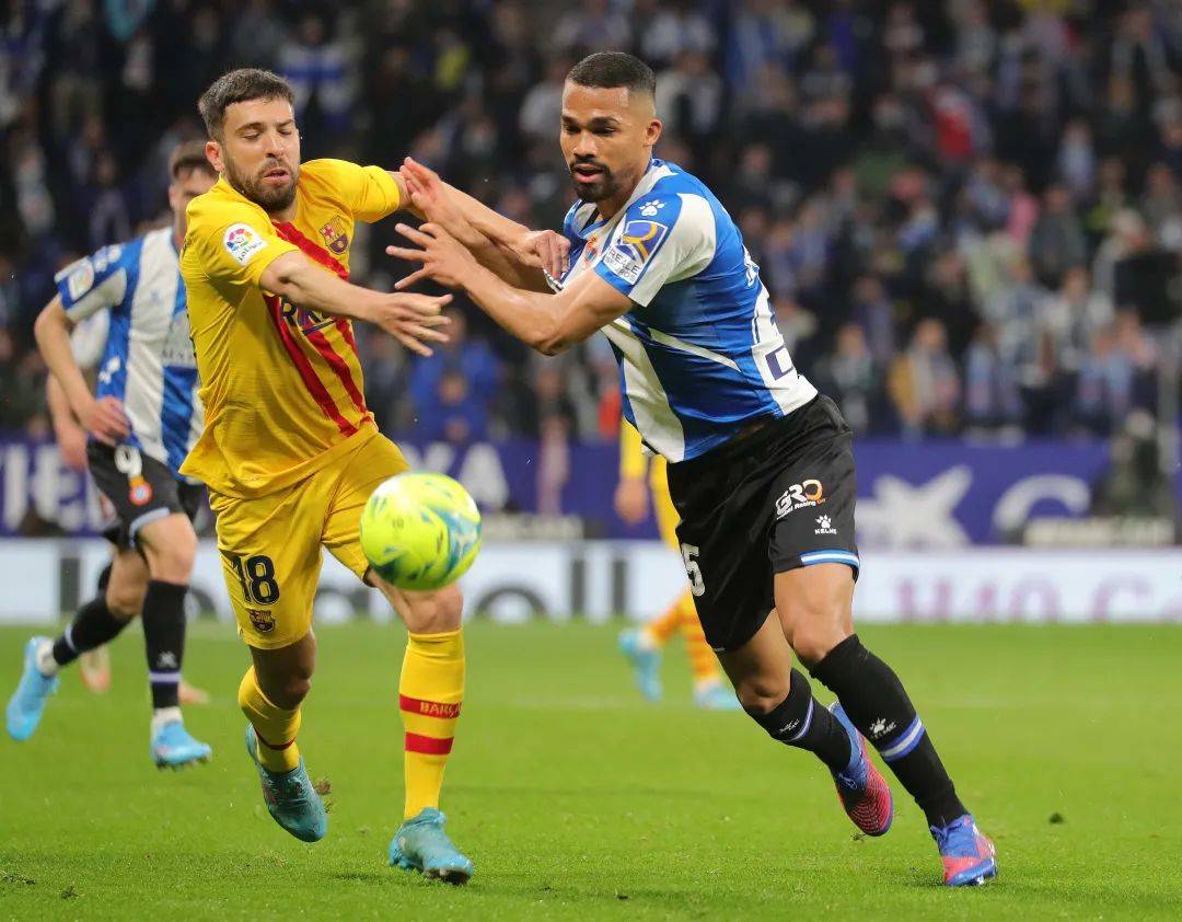 包含西甲倒计时；比利亚雷亚尔冲刺阶段复出首秀；细节引发关注；态度坚定；控场能力受关注的词条