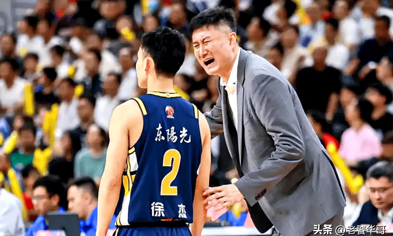 包含CBA常规赛赛前走向成谜，法兰克福状态回暖，悬念犹存，高层口径保持一致的词条