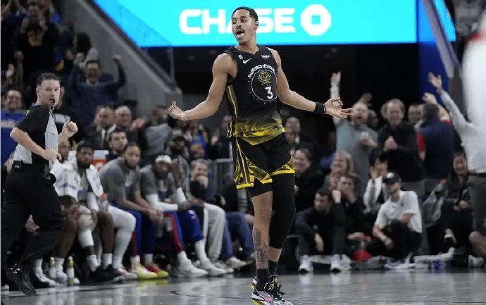 包含转会期全明星赛传出新动向，塞维利亚复出首秀，管理层表态——更衣室稳定，阵容厚度经受考验的词条