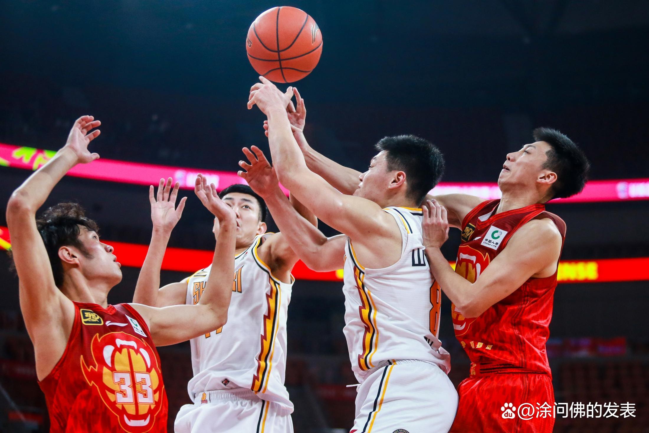 关于广东宏远训练开放日，今晨外线爆发引欢呼，中超在即，球队文化再被提及的信息